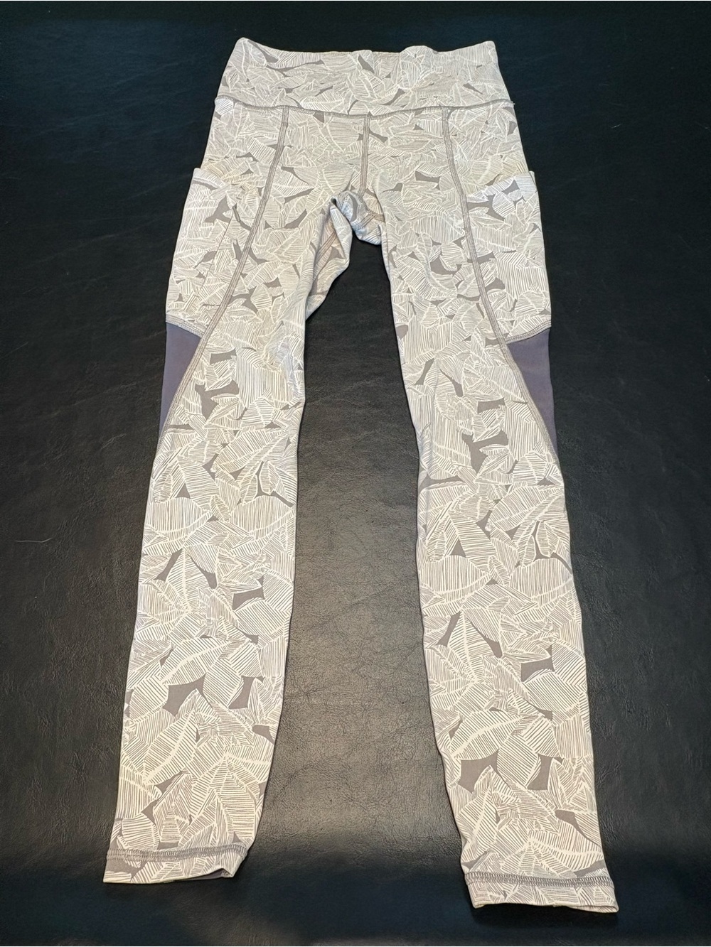 Athleta Light Gray and White Patterned Leggings size XS